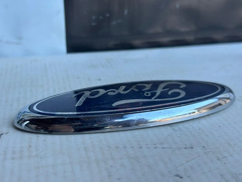 Emblema Dianteiro Capô Ford Ka 2019 Detalhe Usado Azul - Imagem 4