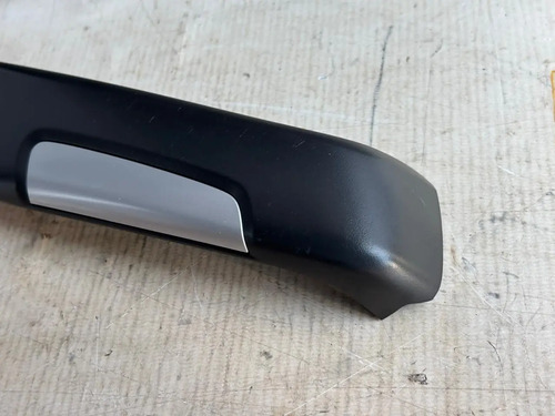 Moldura Porta Dianteira Esquerda Gm Tracker 2024 Usado Preto - Imagem 4