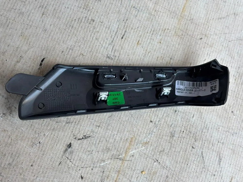 Moldura Porta Dianteira Esquerda Gm Tracker 2024 Usado Preto - Imagem 5