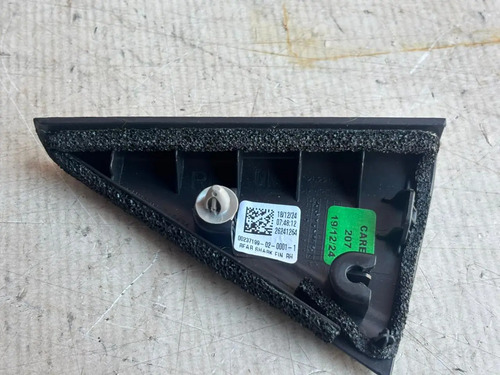 Moldura Interna Porta Traseira Direita Tracker 2024 Usado Preto - Imagem 4