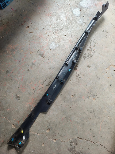 Spoiler Soleira Esquerda Tracker 2020 A 2025 Orig 26227794 Preto - Imagem 2