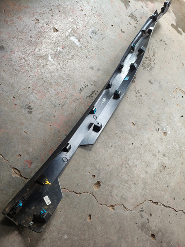 Spoiler Soleira Esquerda Tracker 2020 A 2025 Orig 26227794 Preto - Imagem 3