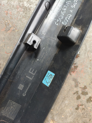 Spoiler Soleira Esquerda Tracker 2020 A 2025 Orig 26227794 Preto - Imagem 4
