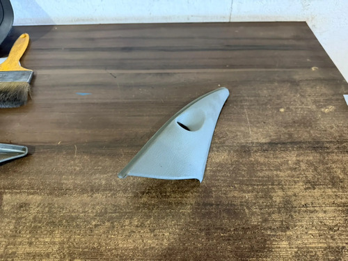 Moldura Retrovisor Lado Esquerdo Renault Clio 2004/2016 Orig Cinza