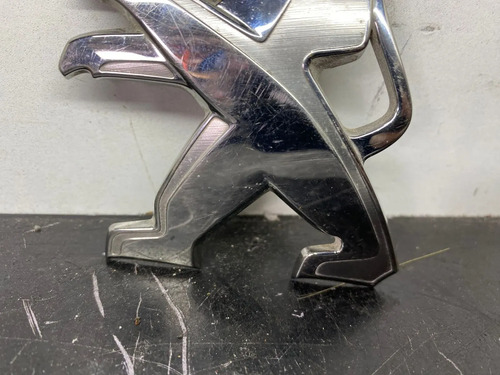 Emblema Tampa Traseira Peugeot 2008 2015 2019 Original Prata - Imagem 4