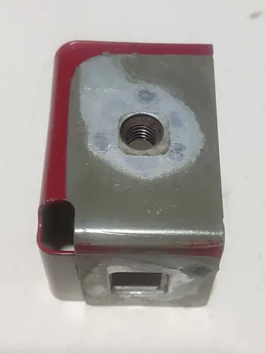 Suporte Do Paralama Dianteiro Esquerdo Master  2013 A 2022 Vermelha - Imagem 3