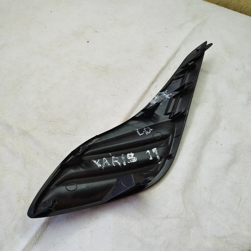 Moldura Tampa Farol Milha Sem Furo Yaris 2020 A 2024 Preto - Imagem 4