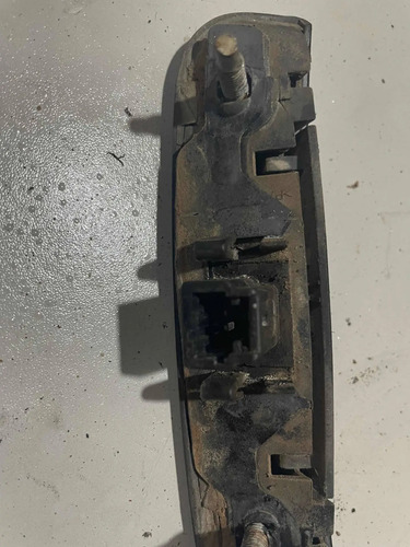 Moldura Fechadura Porta Malas Traseira C4 Pallas - Imagem 4