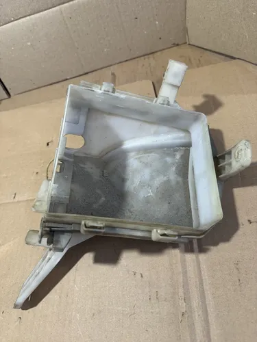 Suporte Base Inferior Da Caixa De Fusíveis Nissan Tiida 1.8