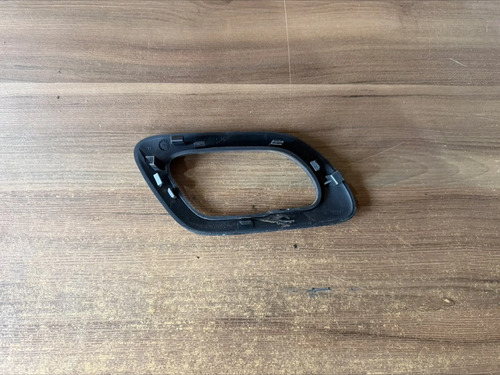 Moldura Maçaneta Traseiro Esquerdo Peugeot 3008 2011/2014 Preto Dianteira - Imagem 3