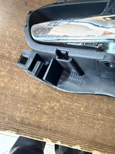 Maçaneta Interna Diant/tras Direita Peugeot 3008 11/15 Preto Dianteira - Imagem 2