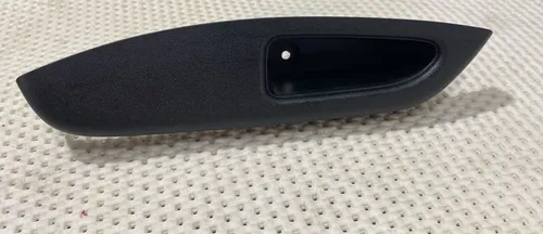 Moldura Puxador Porta T/e Nissan March 2012/2020 Original Preto - Imagem 2