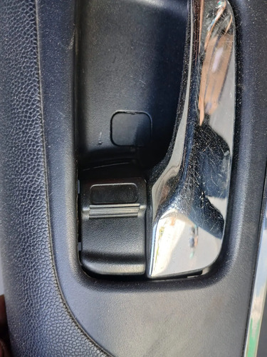 Maçaneta Interna Porta Esquerda Lancer 2010 A 2016 Usado Cromado Dianteira/traseira - Imagem 4