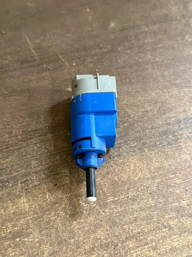 Interruptor De Pedal Embreagem Sandero Logan  253255192r