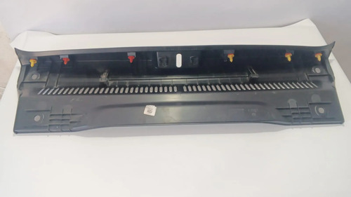 Moldura Tampa Porta Malas Fiat Argo Preto - Imagem 1