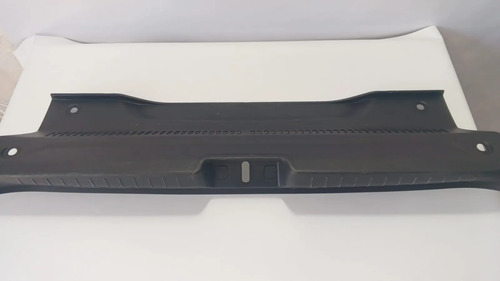 Moldura Tampa Porta Malas Fiat Argo Preto - Imagem 3