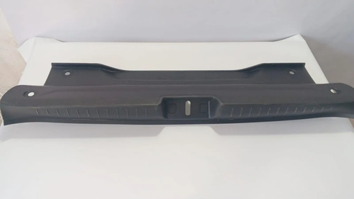 Moldura Tampa Porta Malas Fiat Argo Preto - Imagem 4