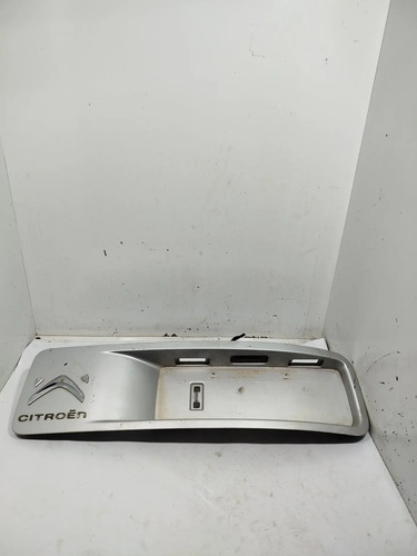 Moldura Suporte Placa Traseira C3 Picasso 2012 A 2015 Prata Prata