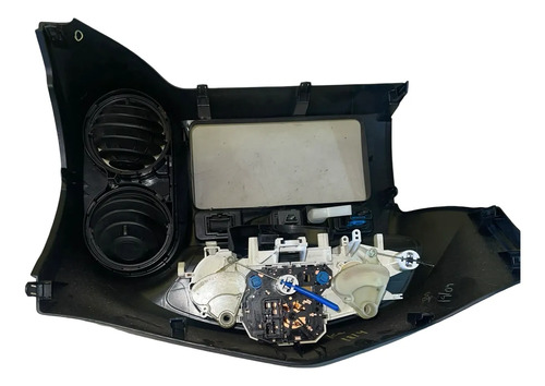 Moldura Do Painel Central Toyota Etios 2013 A 2019 Preto - Imagem 4