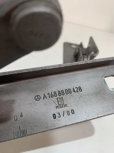 Par  Dobradiça Capô Mercedes Benz Classe A 160 2002 - Imagem 4