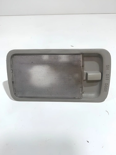 Luz Cortesia Nissan Versa 2016