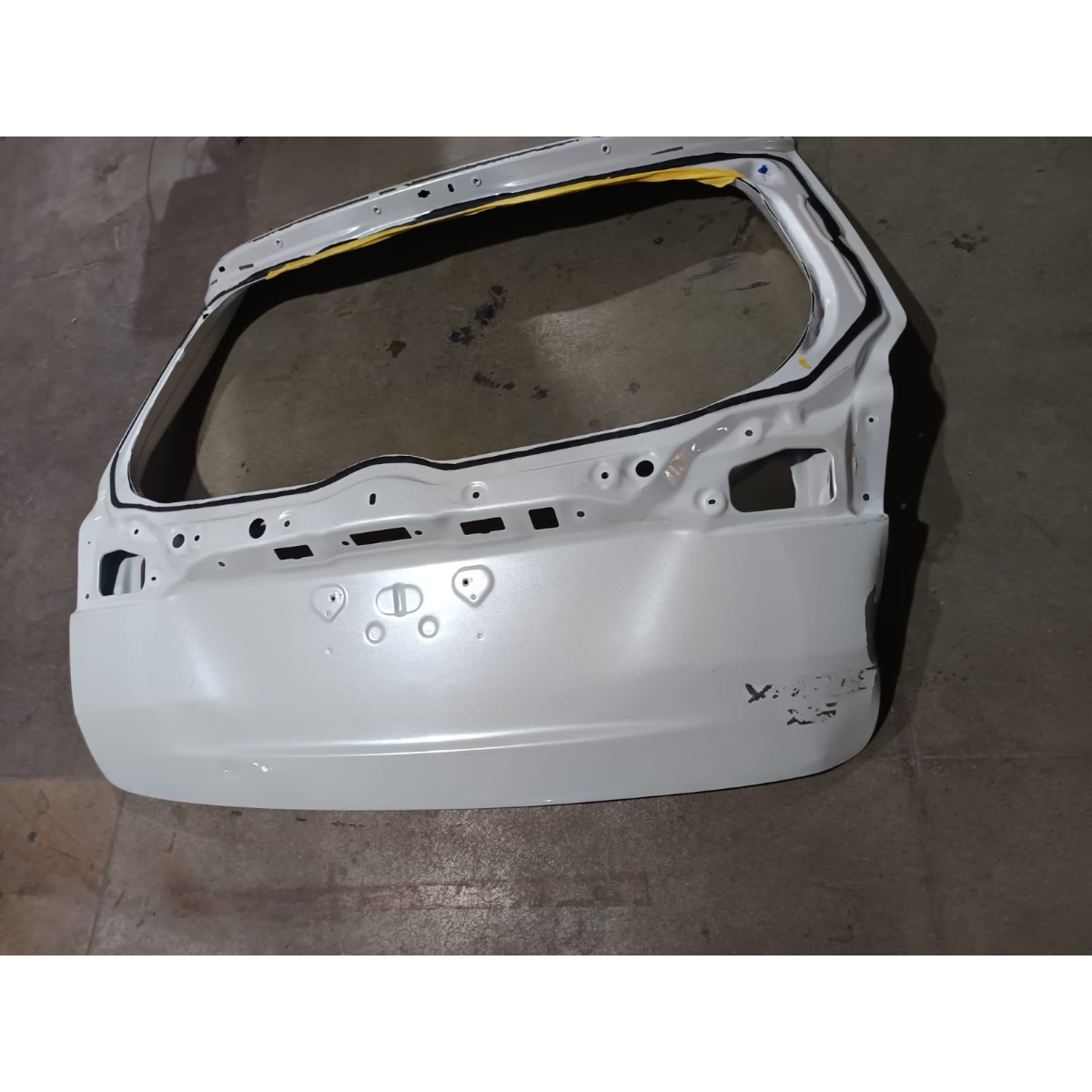 Tampa Traseira Yaris Hatch 2018 Até 2025 Amassados Léia (usa Branco - Imagem 4