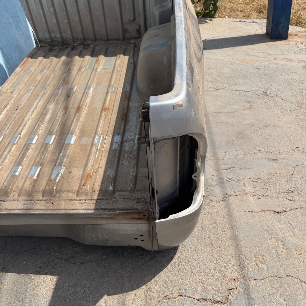 Lateral cacamba hilux 2016/26 dupla direita prata - Imagem 3