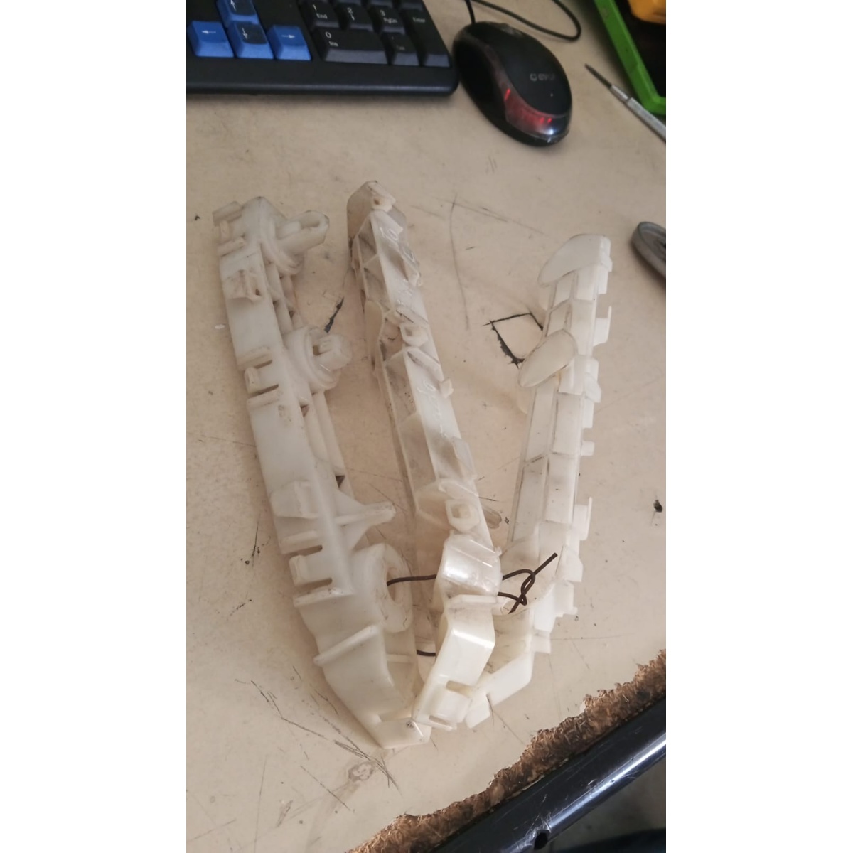 Guia Parachoque Dianteiro Esquerdo Mitsubishi Outlander 2014 - Imagem 3