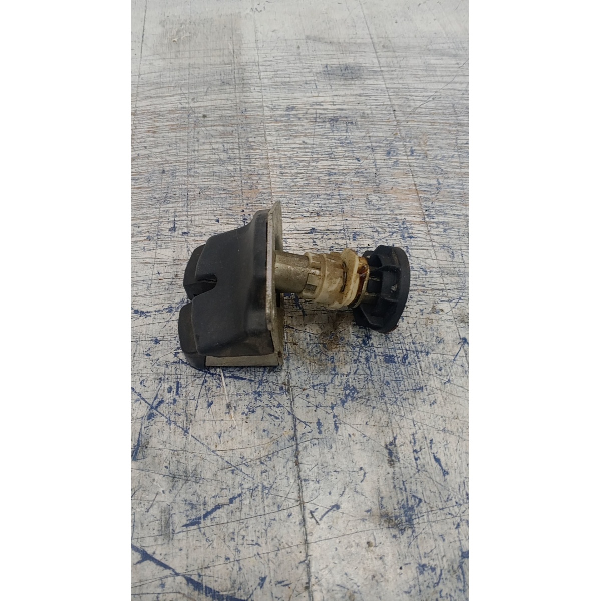 Fechadura tampa traseira Fiat siena
