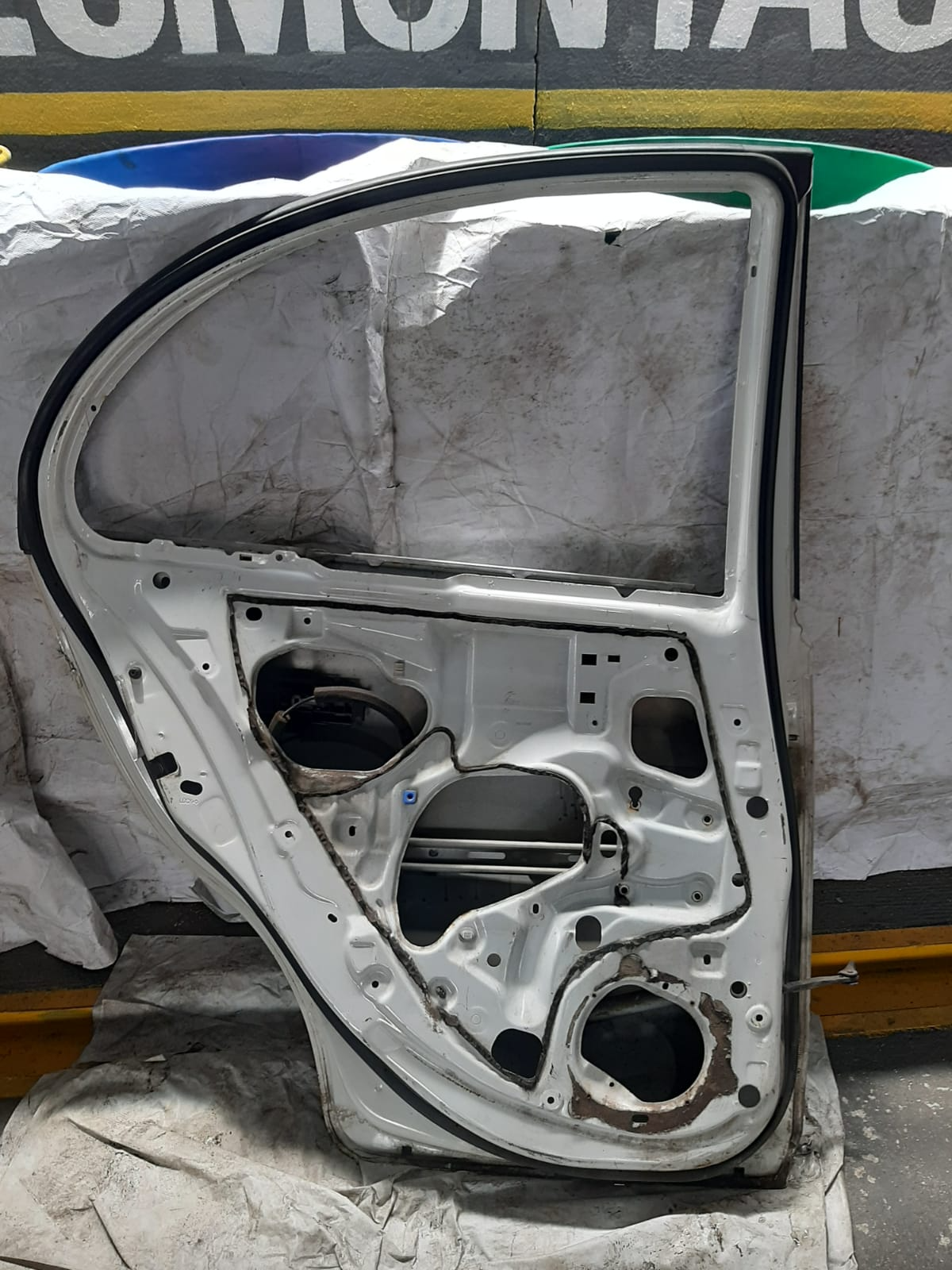 PORTA TRAS NISSAN MARCH LE BRANCO - Imagem 2