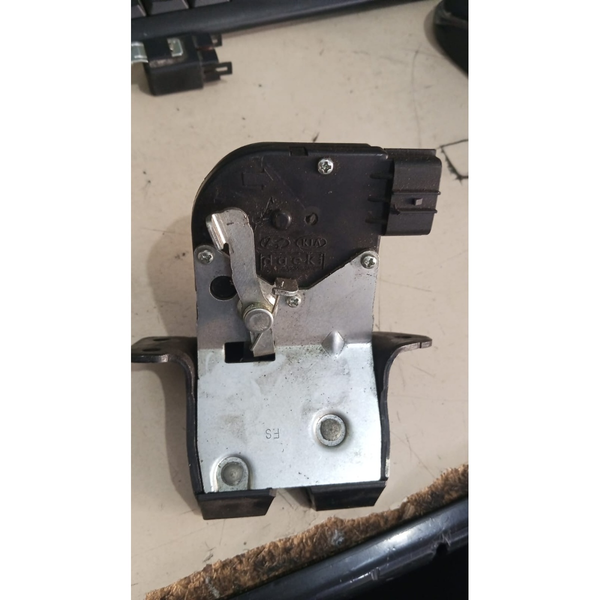 Fechadura Tampa Traseira Hyundai Veloster 2011 2012 2013 - Imagem 3