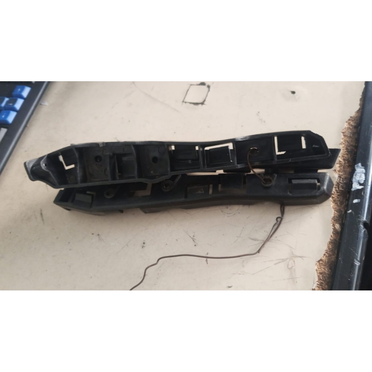 Guia Parachoque Dianteiro Direito Renault Sandero 2008-2014