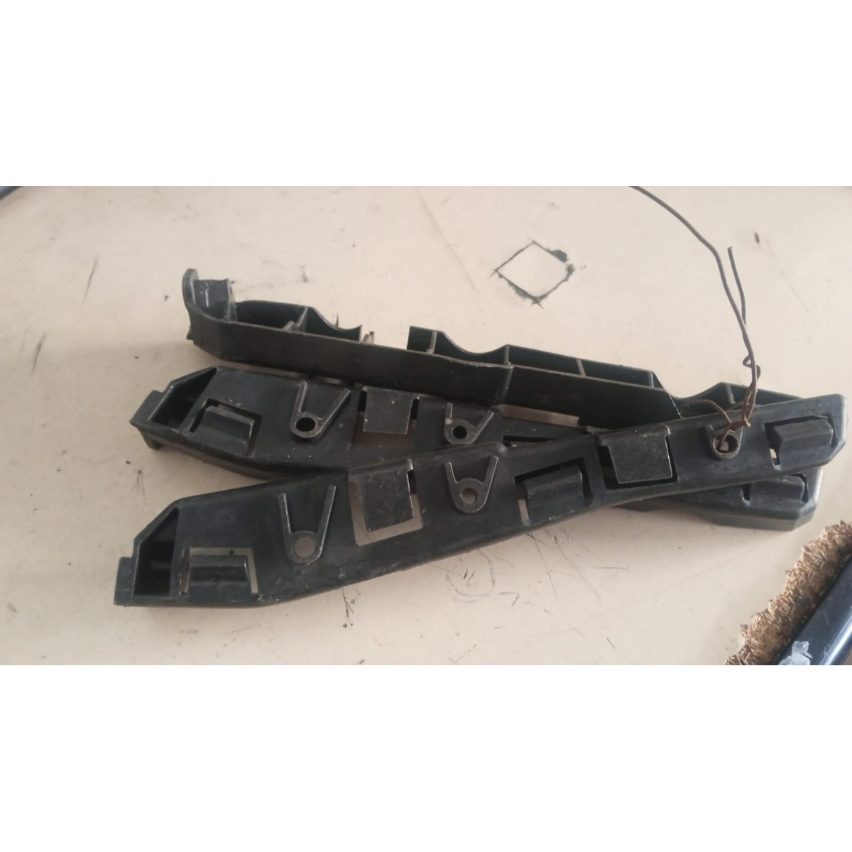 Guia Parachoque Dianteiro Direito Renault Sandero 2008-2014 - Imagem 2