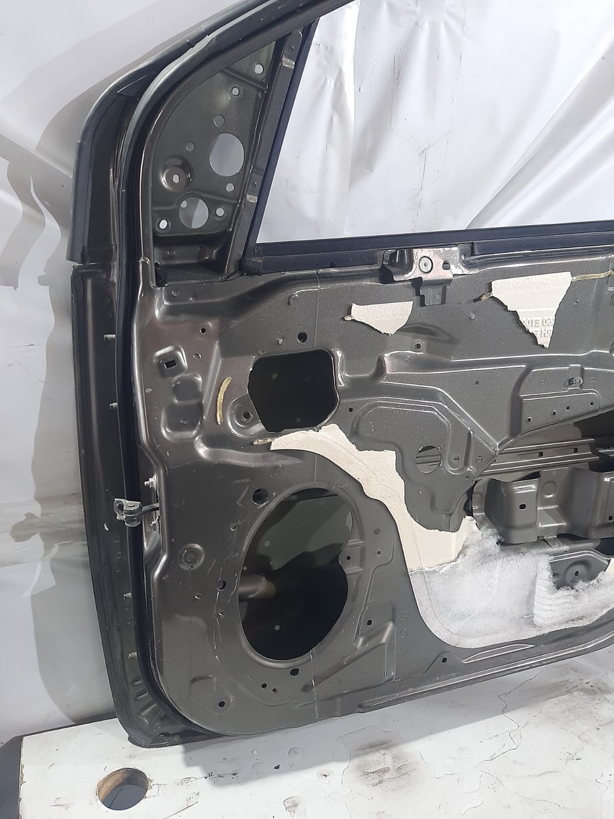 PORTA DIANTEIRA NISSAN SENTRA LADO DIREITO (CINZA) - Imagem 7
