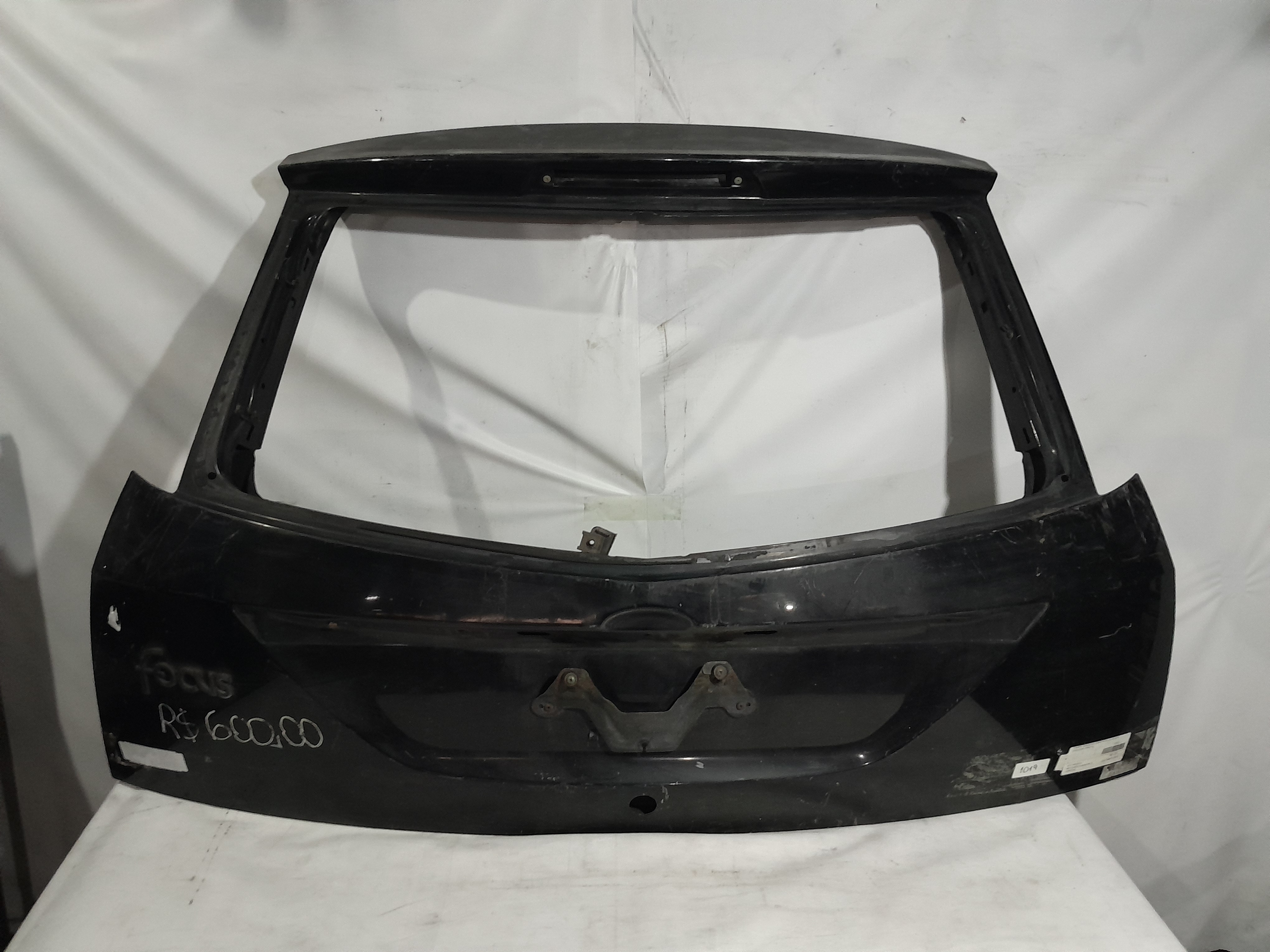 TAMPA TRASEIRA  FOCUS HATCH 2002/2005 (PRETA)