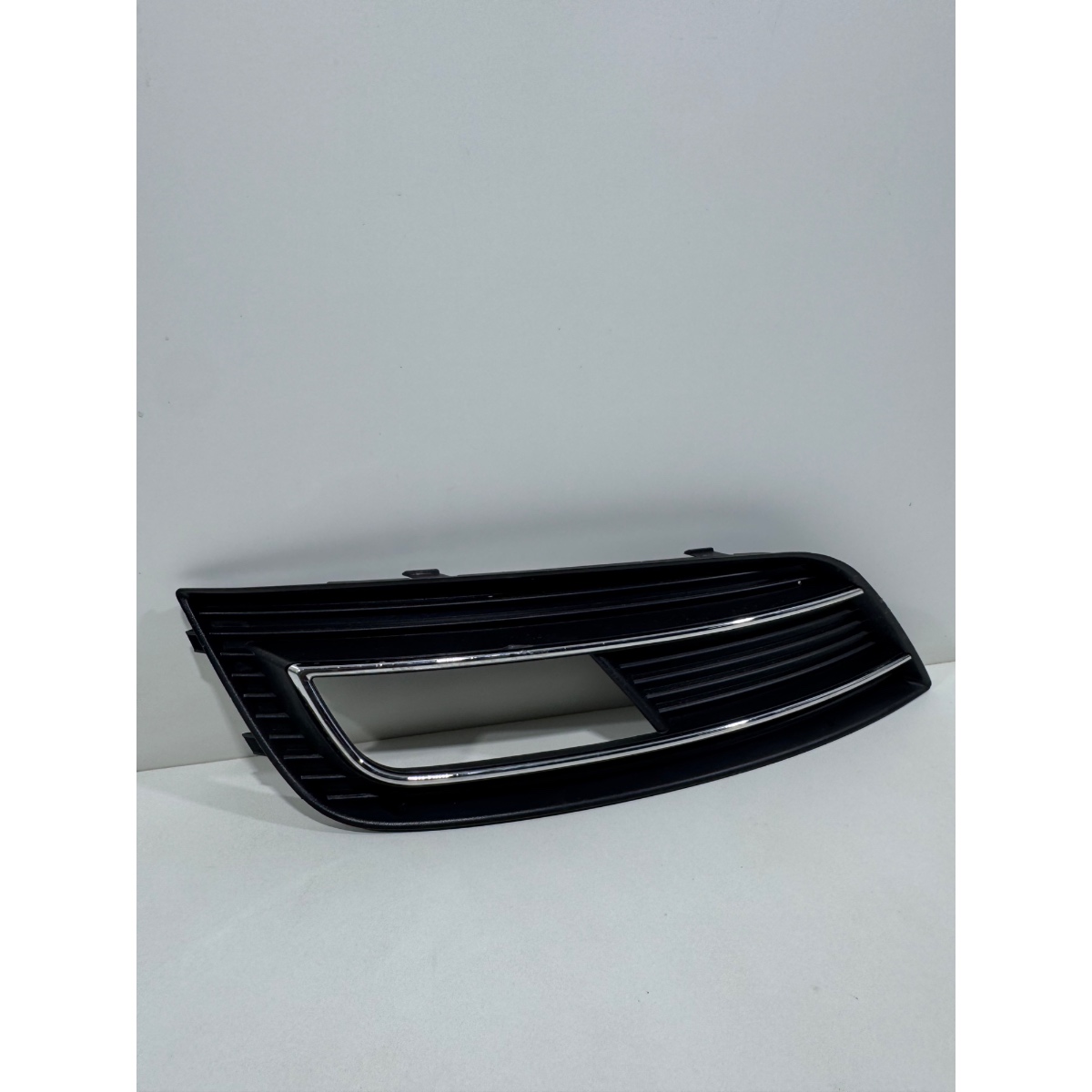 Grade Farol de Milha Esquerda Audi A4 2013-2015 - 8kd807681b