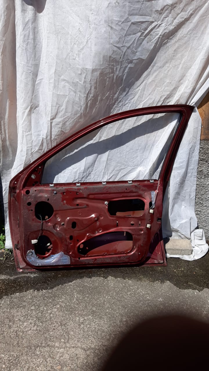 PORTA DIANT CORSA 96/11 LD 4P VERMELHA - Imagem 2