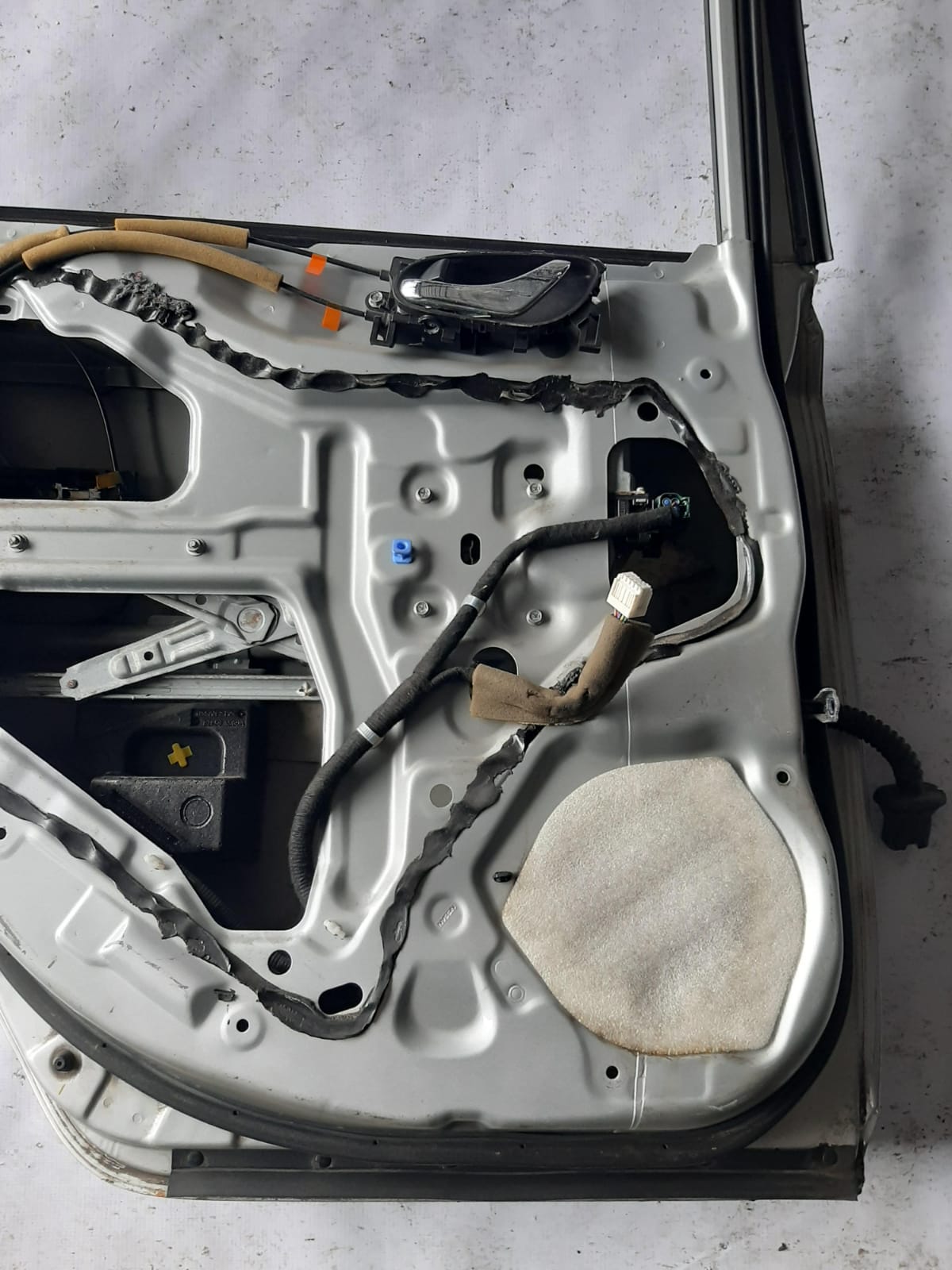 PORTA TRASEIRA SENTRA 2007/2013 LADO ESQUERDO (PRATA) - Imagem 5