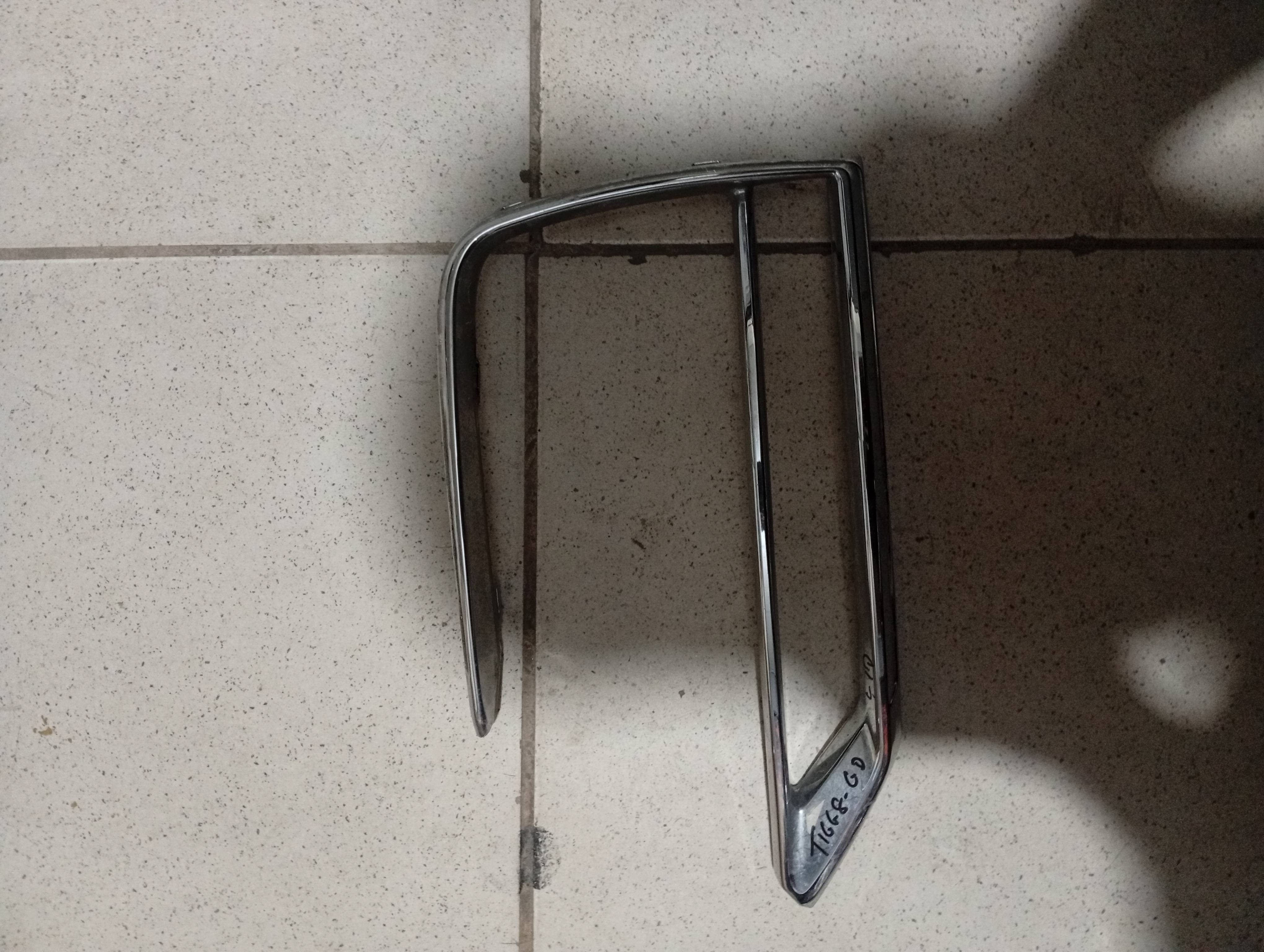 Grade Farol Milha Cromada Direito Chery Tiggo 8