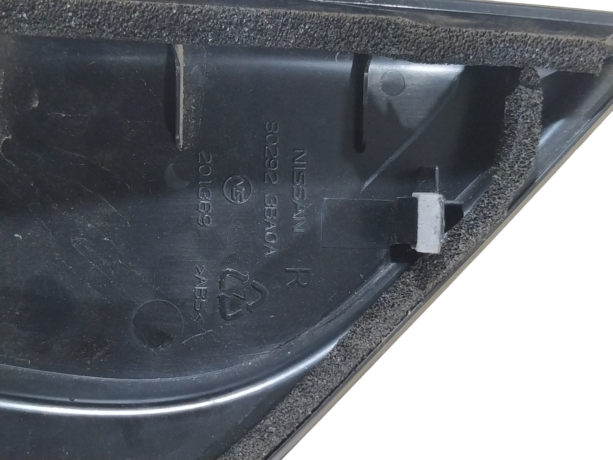 Acabamento retrovisor Nissan Versa lado direito - Imagem 3