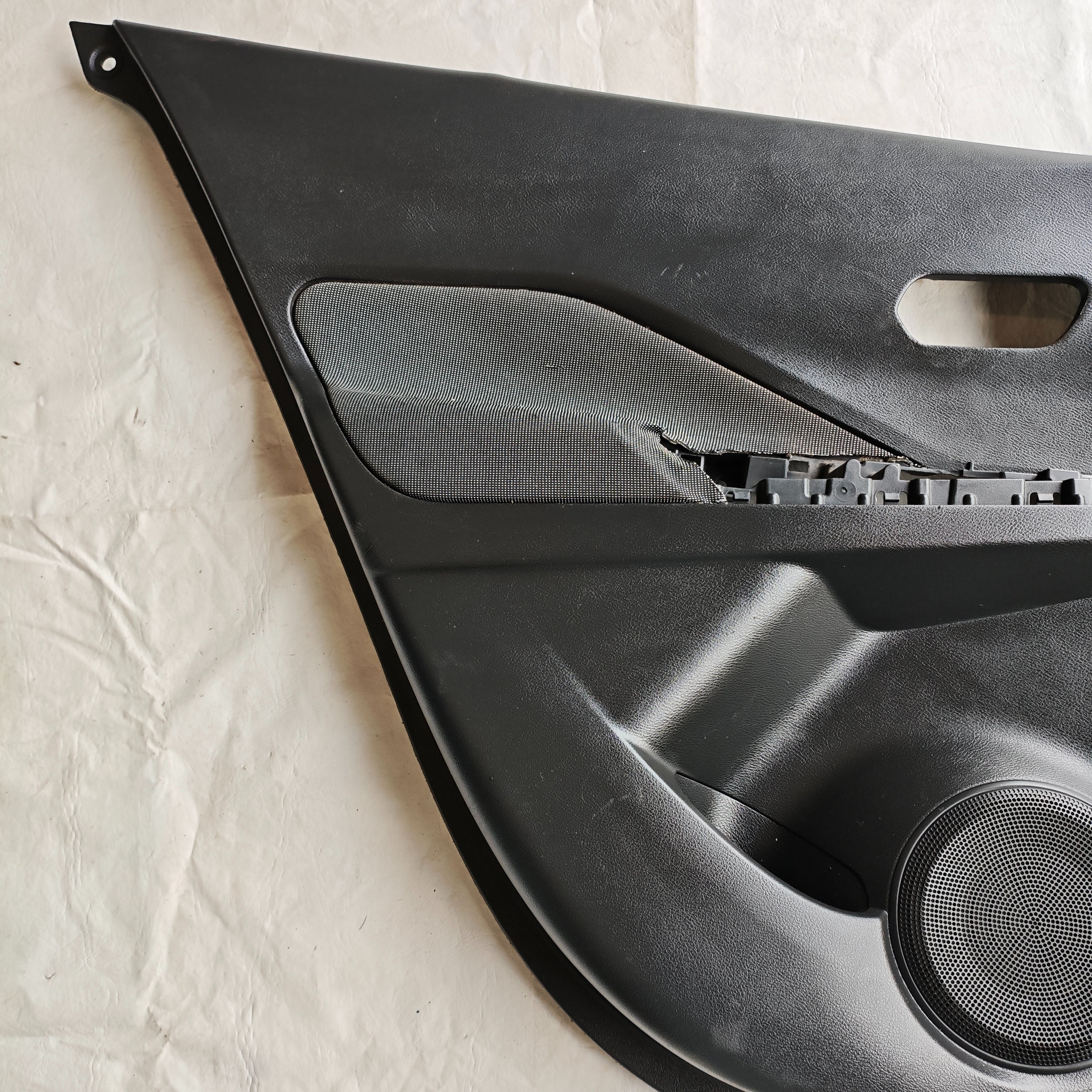 Forro Porta Traseira Esquerda Nissan Kicks - Imagem 4