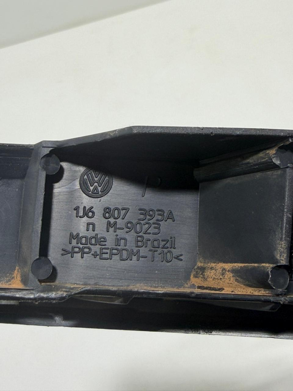 Guia Para-choque Traseiro Esquerdo VW Golf Sportline Orig