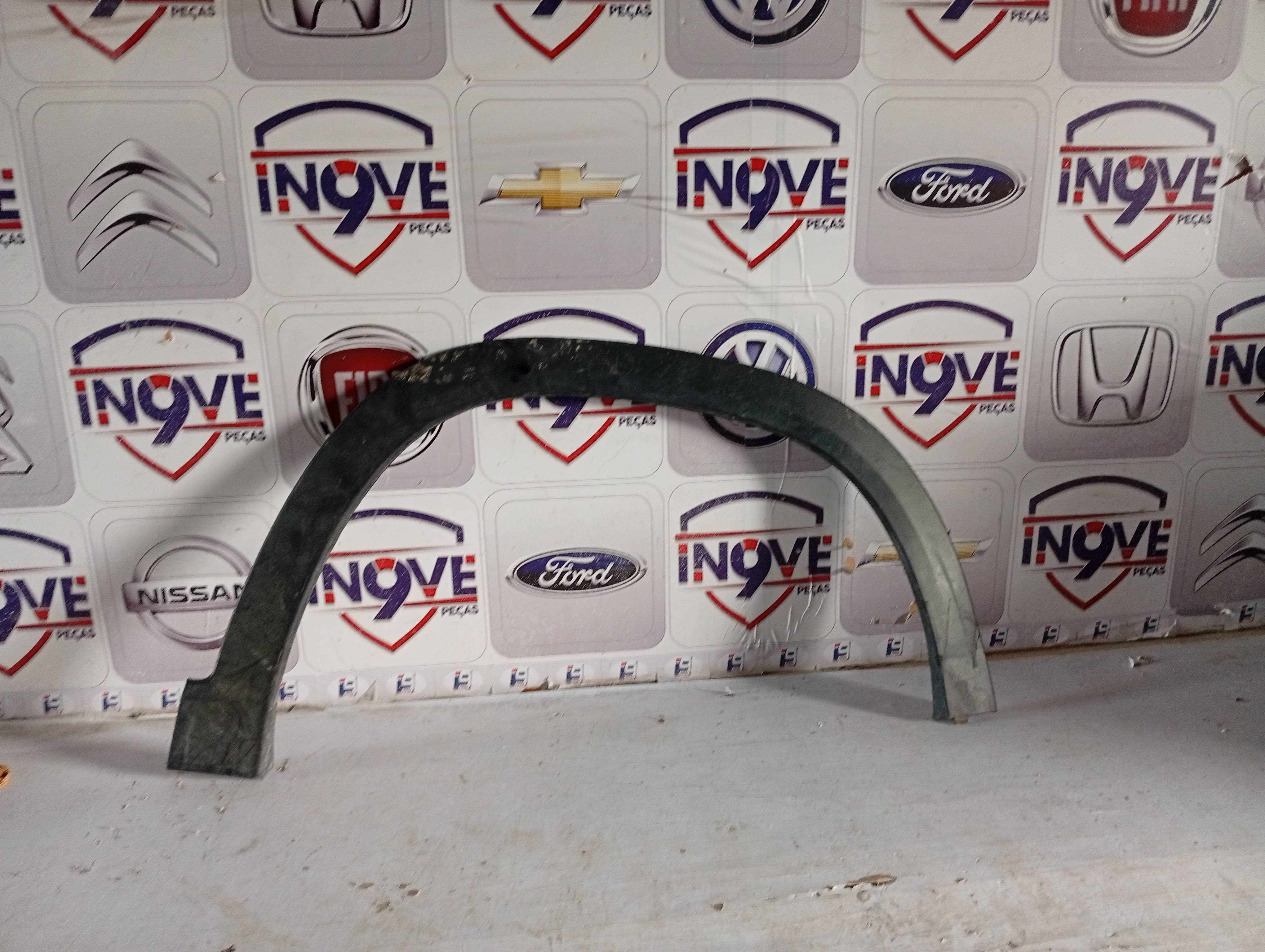 Moldura Paralama Direito Chevrolet Tracker - Imagem 2