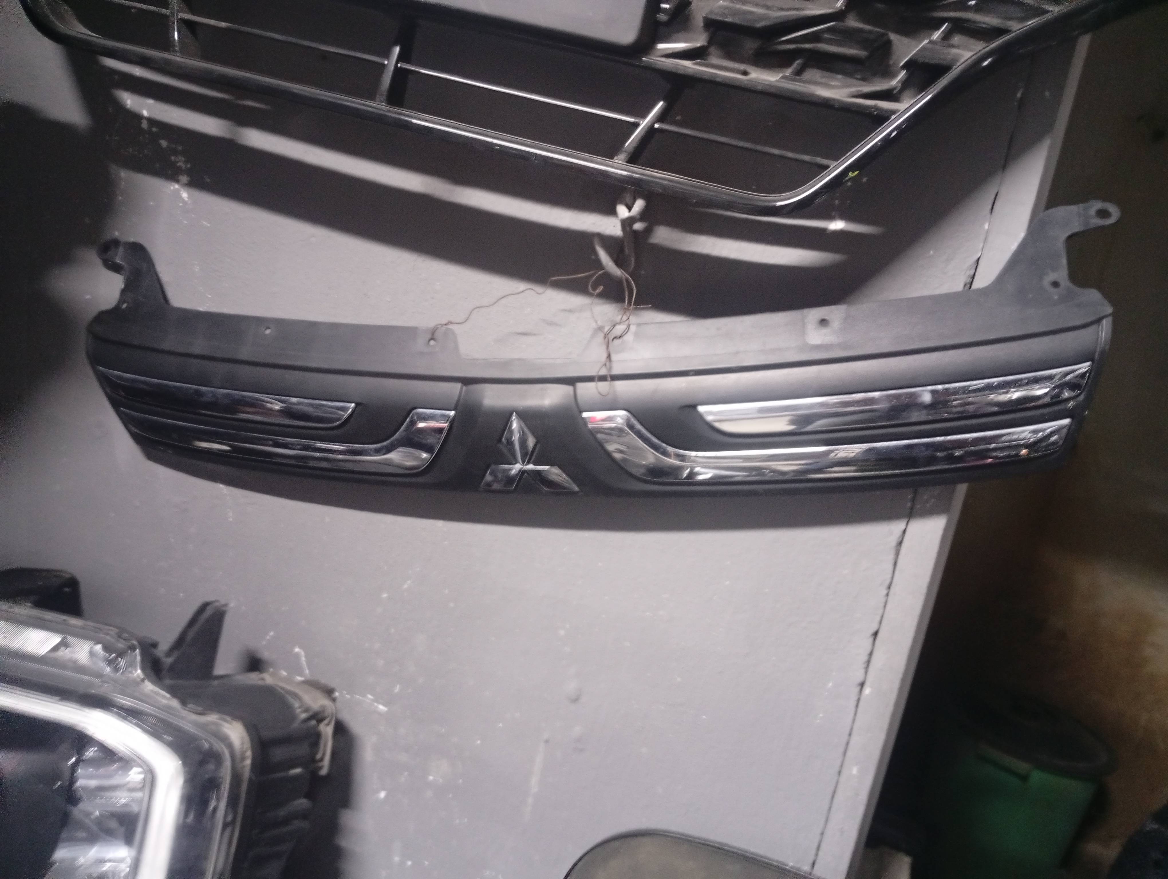 Grade Dianteira Mitsubishi Outlander 2015