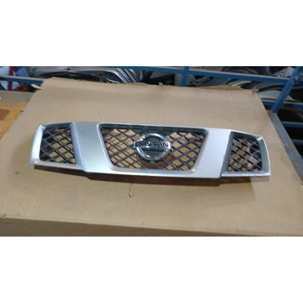 Grade Dianteira Nissan Frontier 2010 Usado Original - Imagem 3