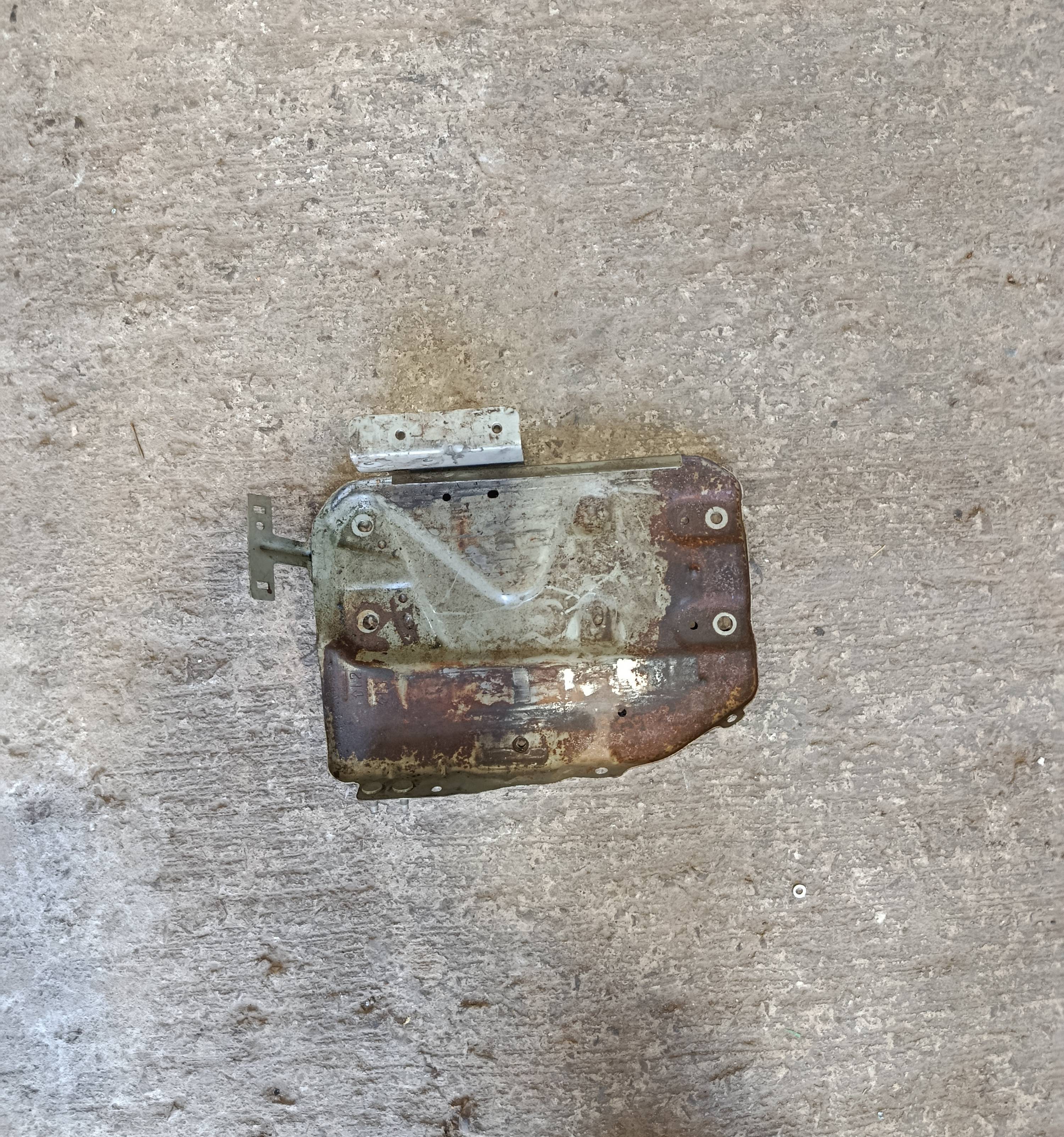 Suporte De Bateria Nissan Versa 2015 Original