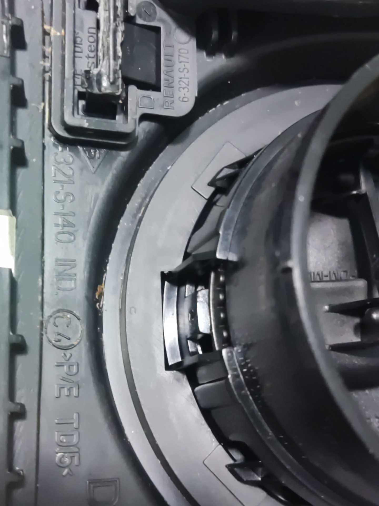 Acabamento Difusor de Ar Direito Master 2014 A 2022 - Imagem 4