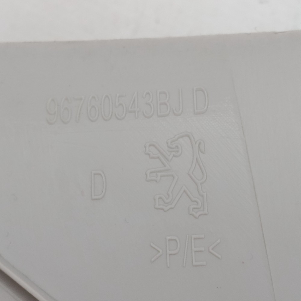 Acabamento Traseir Direit Peugeot 308 2013 96760543 - Imagem 5