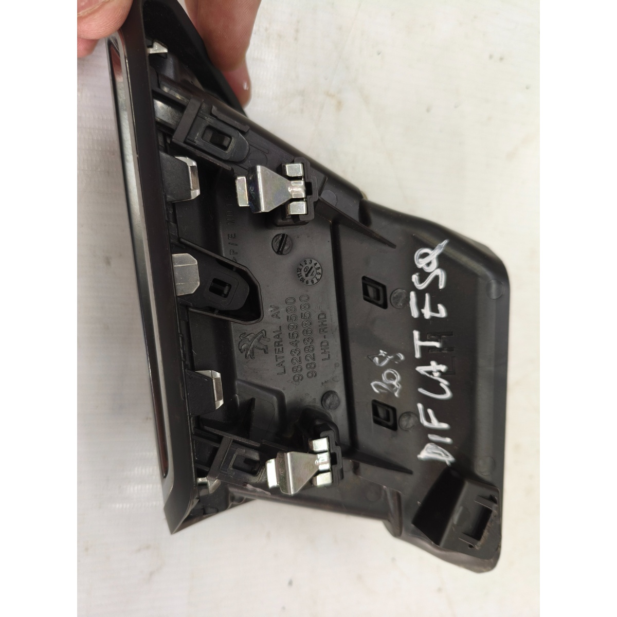 Difusor Ar Lateral Esquerdo Peugeot 208 98283685Dx 2025 - Imagem 3