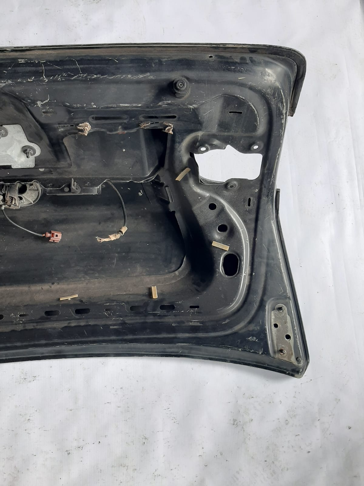 TAMPA TRASEIRA POLO SEDAN 2003/2014 (PRETA) - Imagem 9